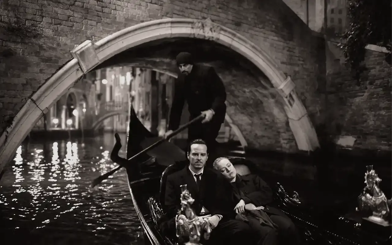 Ripley (Andrew Scott ), Marge (Dakota Fanning) Venice, Italy